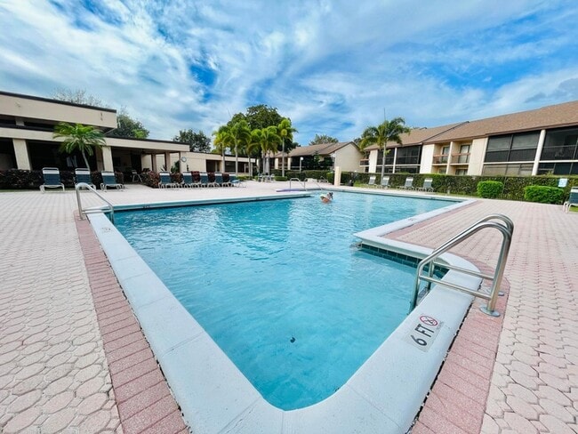 Building Photo - 2297 SW 15th St