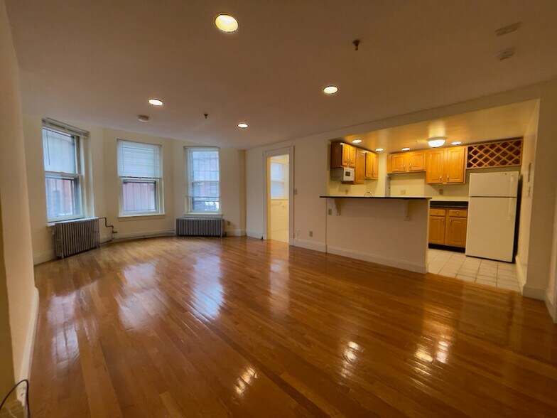 Building Photo - 379 Commonwealth Ave