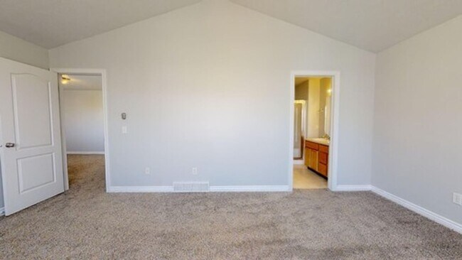 Building Photo - Springville Home