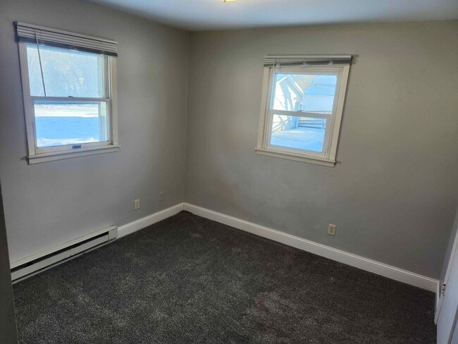 Building Photo - 3204-3206 Runway Ave