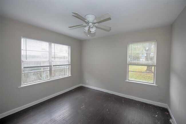 Building Photo - 1213 1st Ave N