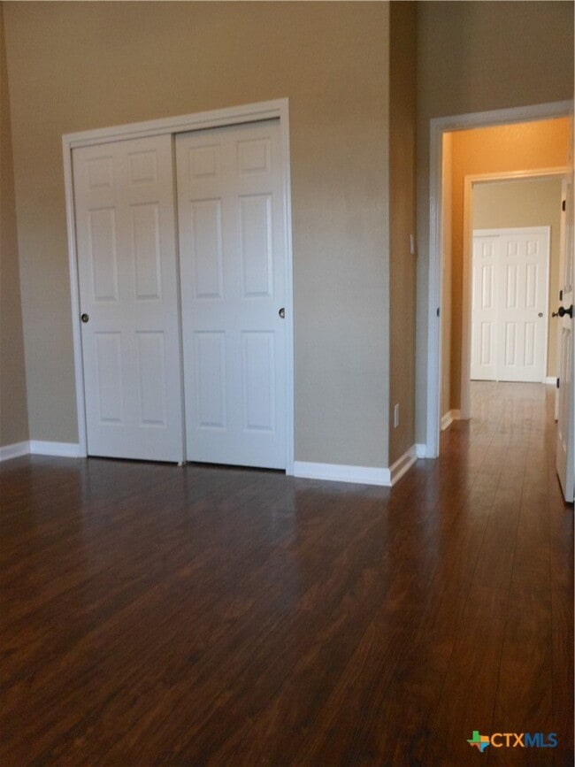 Building Photo - 2242 Lakeline Dr