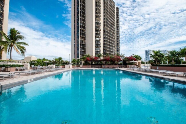 Building Photo - 20335 W Country Club Dr