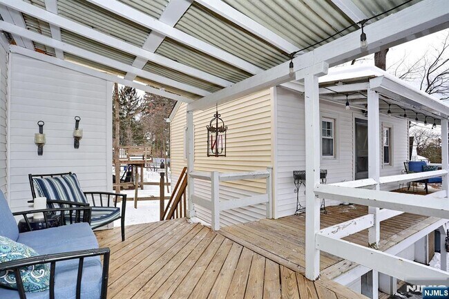 Building Photo - 2 Maysenger Rd