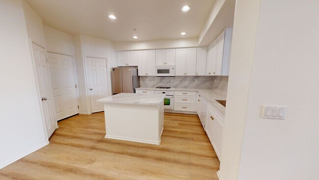 Building Photo - 7870 Via Belfiore