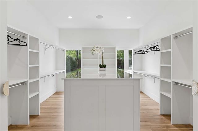 Building Photo - 6452 Lavendale Ave