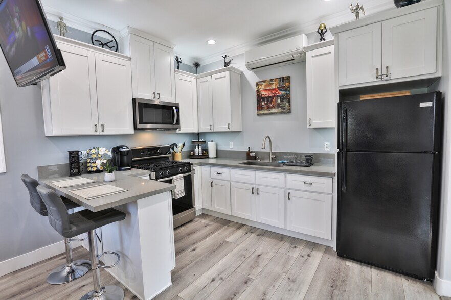 Building Photo - 6248 Aura Ave
