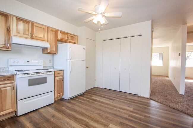 Building Photo - 635 Dameron Dr