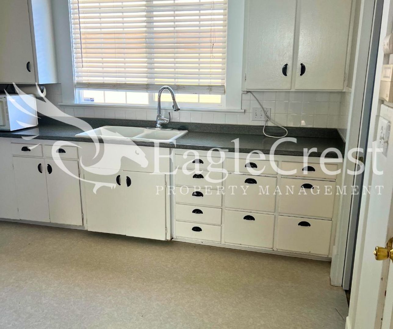 Building Photo - Charming 3BR Home with Spacious Yard & Bonus Living Space