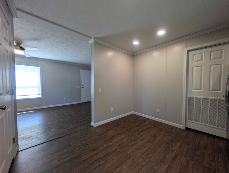Building Photo - 15344 Dominique Dr