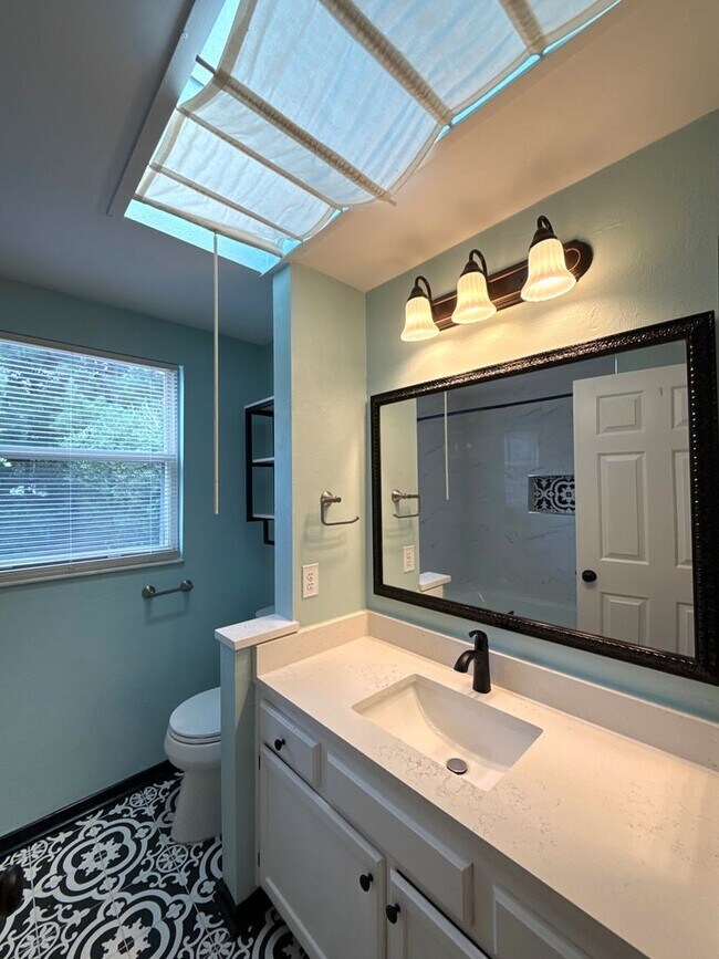 Building Photo - 3-Bedroom Home Close to Ballantyne!