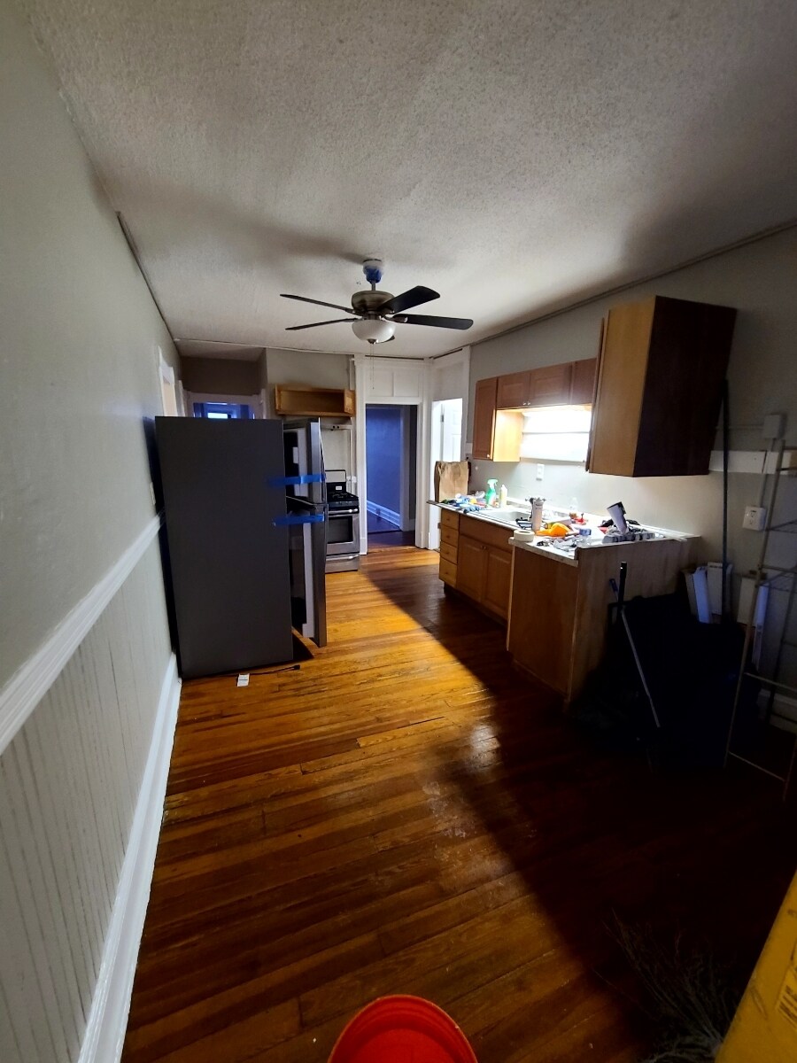 Building Photo - 649 S Summer St