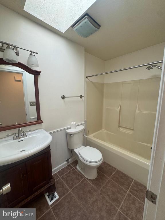 Building Photo - 74 Clarion Dr