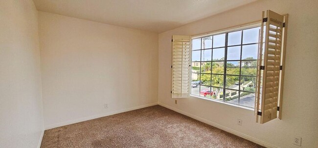 Building Photo - Charming 3-Bedroom Condo in the Heart of L...