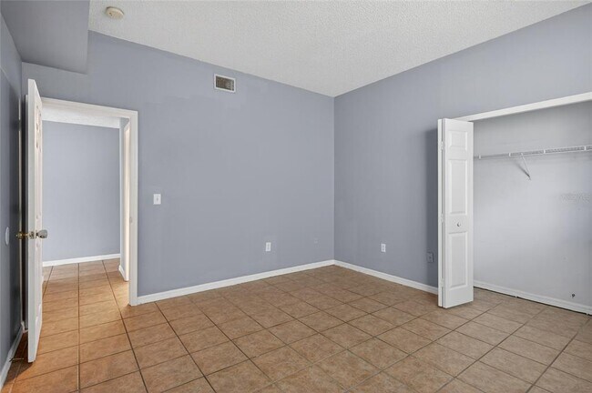 Building Photo - 4210 Harbor Lake Dr