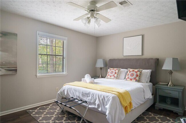 Building Photo - 942 Cadencia Way SW