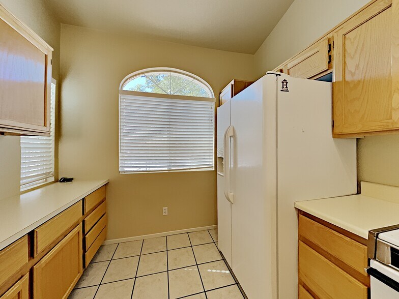 Building Photo - 918 Blue Arroyo Dr