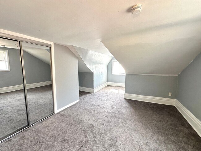 Building Photo - 212 8th St