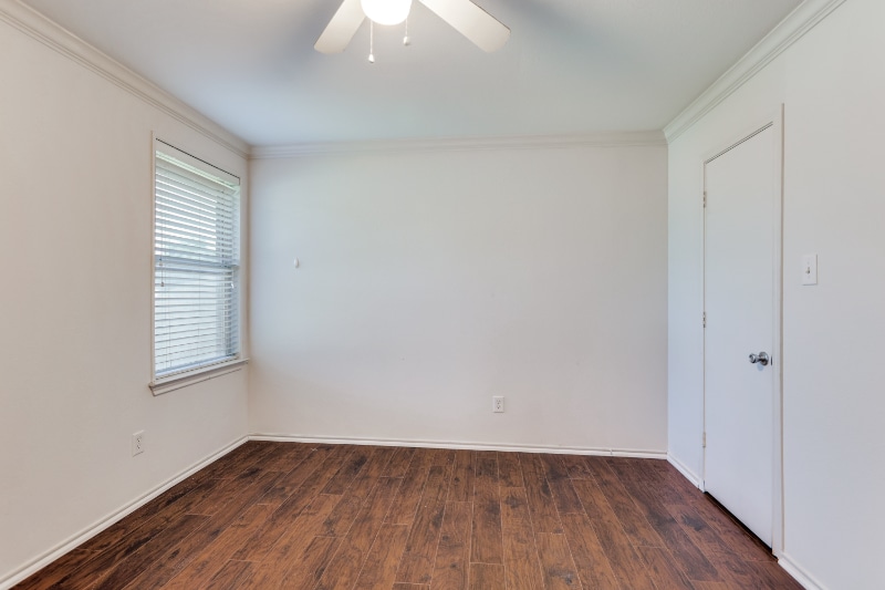 Building Photo - 320 S Mesa Verde Way