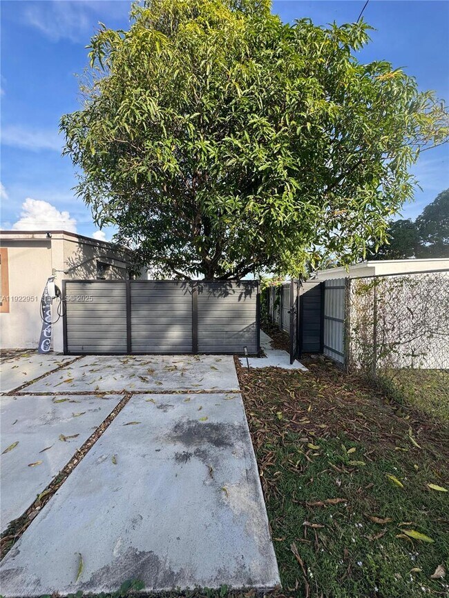 Building Photo - 4341 SW 99th Ct