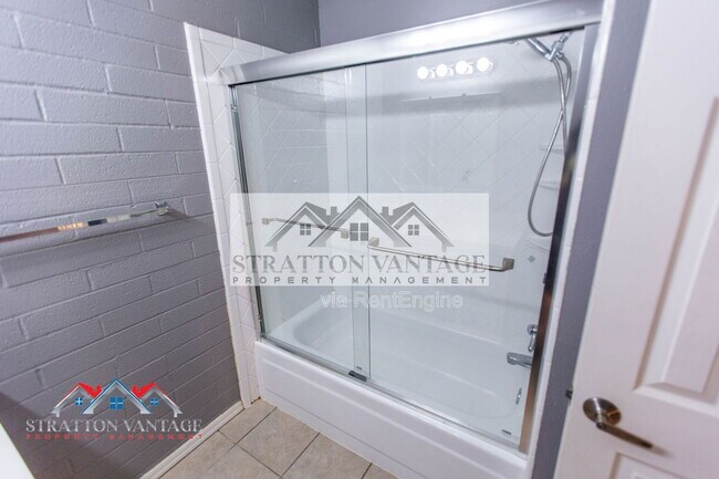 Building Photo - 1828 W Tuckey Ln