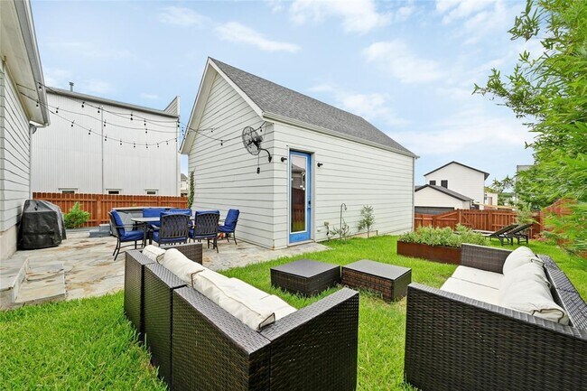 Building Photo - 5904 Florencia Ln