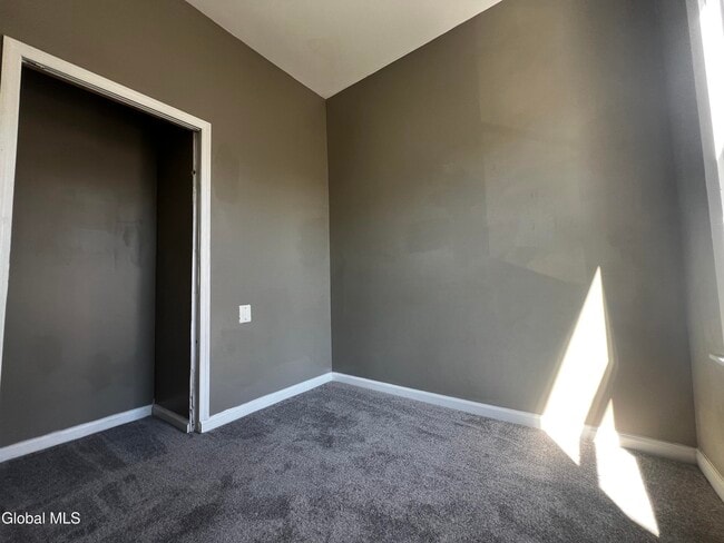 Building Photo - 57 5th Ave