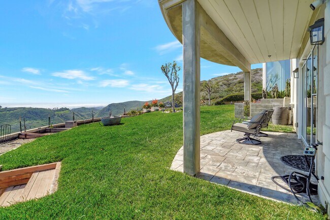 Building Photo - 3000 Sequit Dr