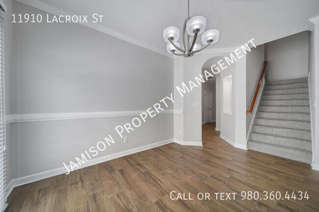 Building Photo - 11910 Lacroix St