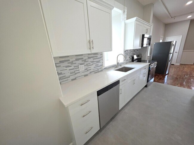 Building Photo - 5 Beacon St