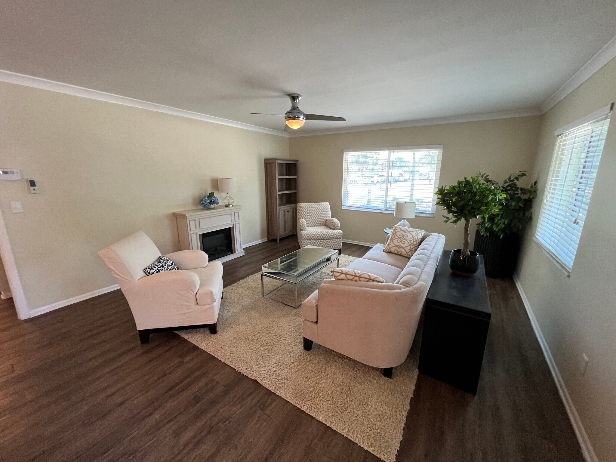 Building Photo - 2 Bed/2 Bath - Unit 21