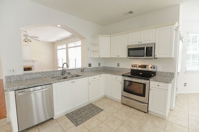 Building Photo - Gorgeous 5 Bedroom Rental in Virginia Beach