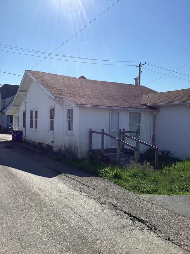 Building Photo - West York Area Home.