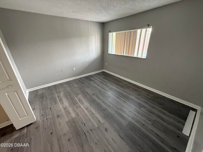 Building Photo - 1850 S Park Ave