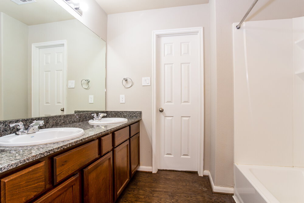 Building Photo - 23630 Maple View Dr