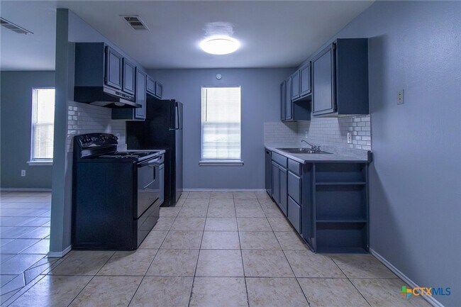 Building Photo - 1601 Benttree Dr