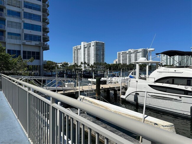 Building Photo - 18021 Biscayne Blvd