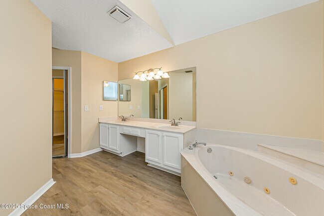 Building Photo - 1050 Fieldstone Dr