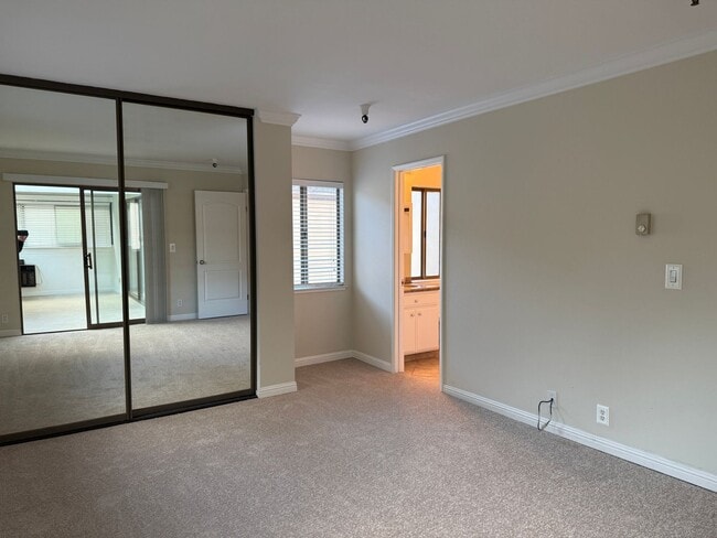 Building Photo - Los Gatos quality condo