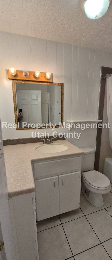 Building Photo - Great Provo Duplex