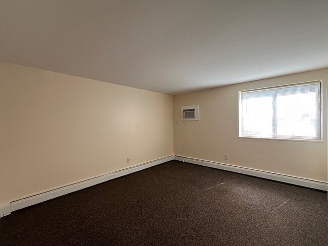 Building Photo - 33 Paul St