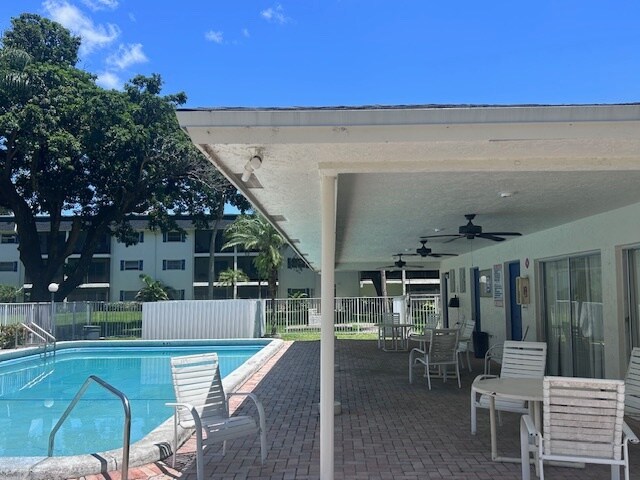 Building Photo - 5090 SW 64th Ave