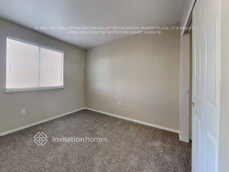 Building Photo - 4981 N Silverlace Dr