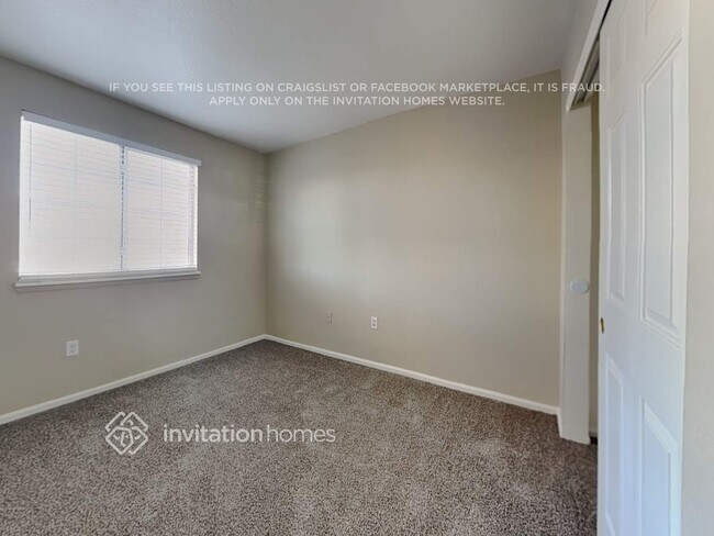 Building Photo - 4981 N Silverlace Dr