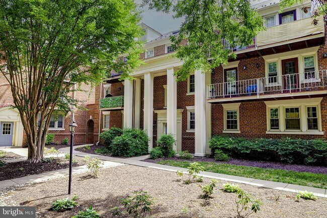 Building Photo - 1403 E Abingdon Dr