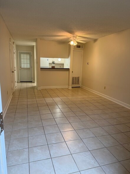 Building Photo - 14722 Hooper Rd