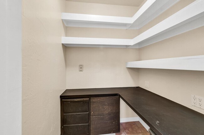 Building Photo - Patricia Lane