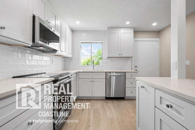 Building Photo - Luxurious Fully Renovated 2 Bed/2Bath Condo