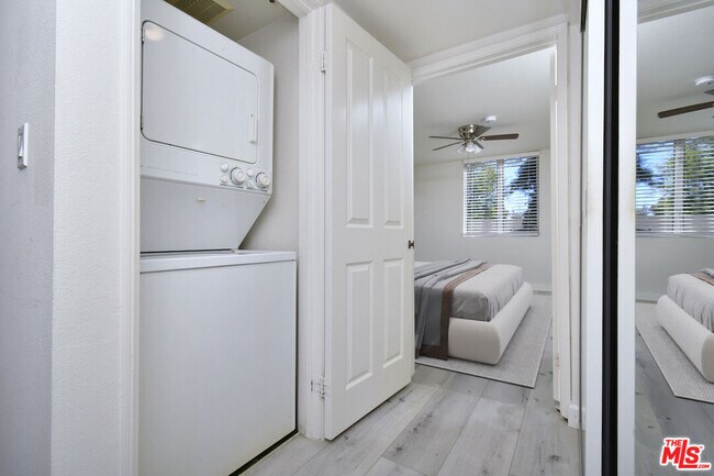 Building Photo - 4501 Cedros Ave