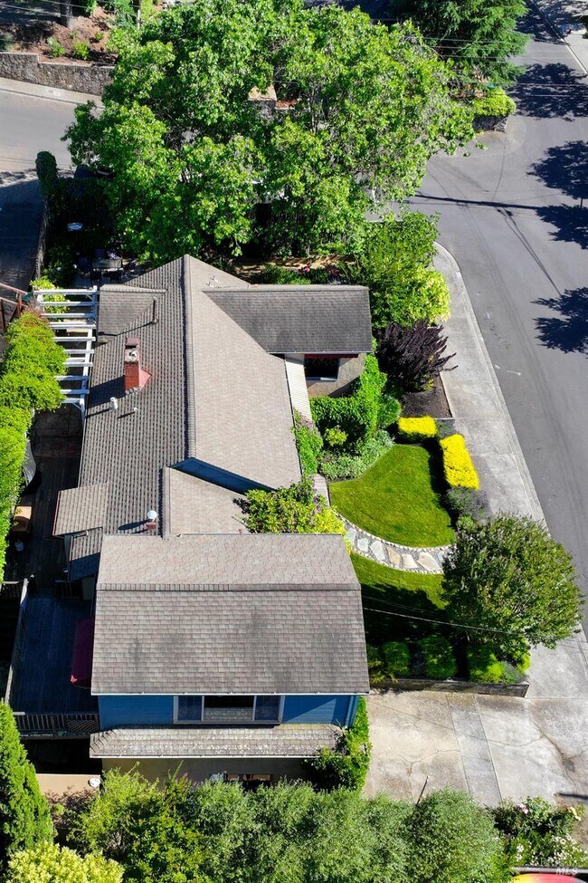 Building Photo - 4 Ramona Ave